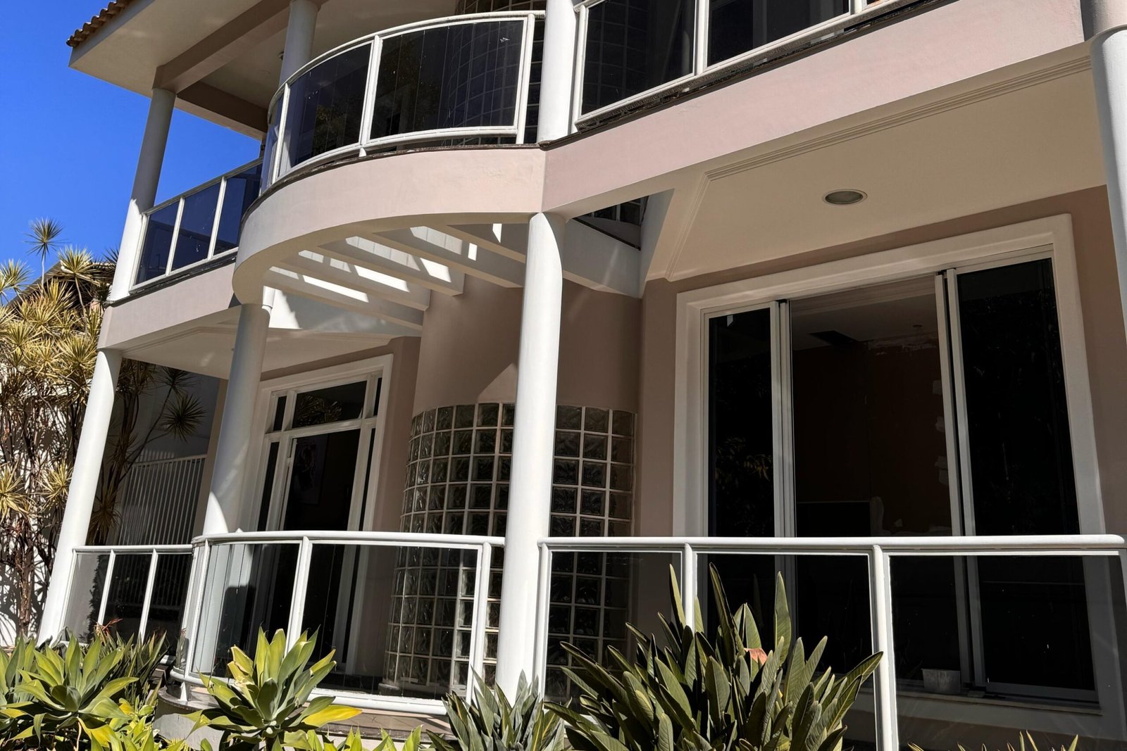 WhatsApp Image 2025-03-21 at 15.00.00 (1)